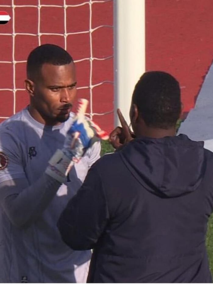 Goleiro cai desacordado e d&aacute; susto na disputa da Copa Africana de Na&ccedil;&otilde;es