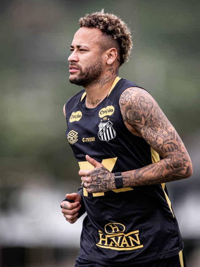 Segundo pai de Neymar, o craque passou por um momento de questionamento sobre a continuidade da carreira