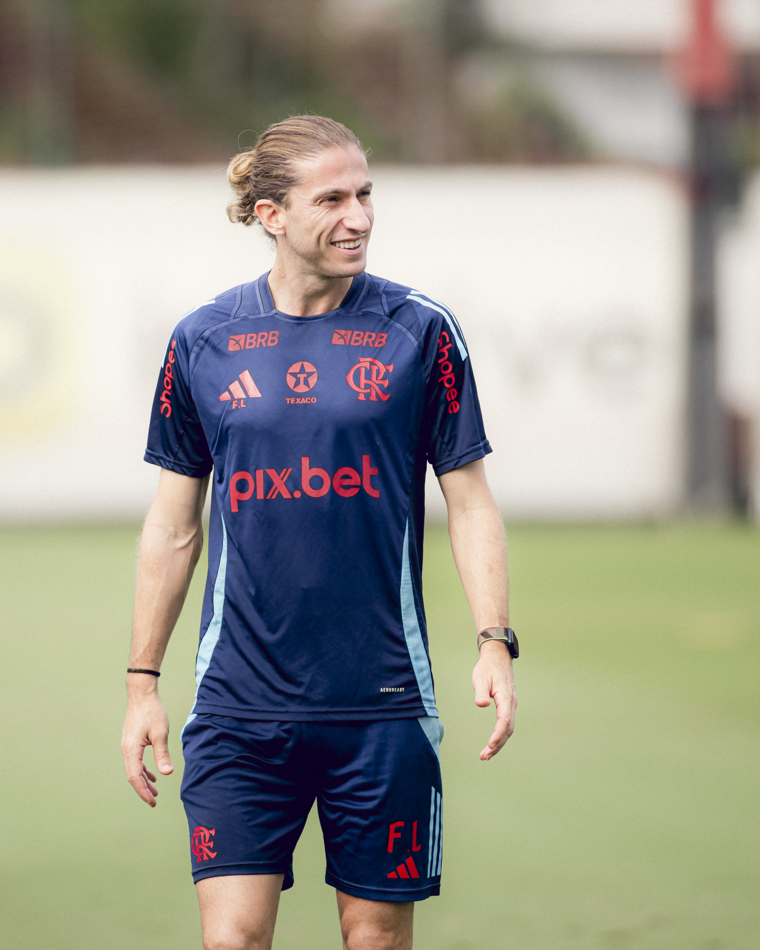 Filipe Luís recebeu sondagem do Chelsea em 2026, mas seguirá no comando do Mengão