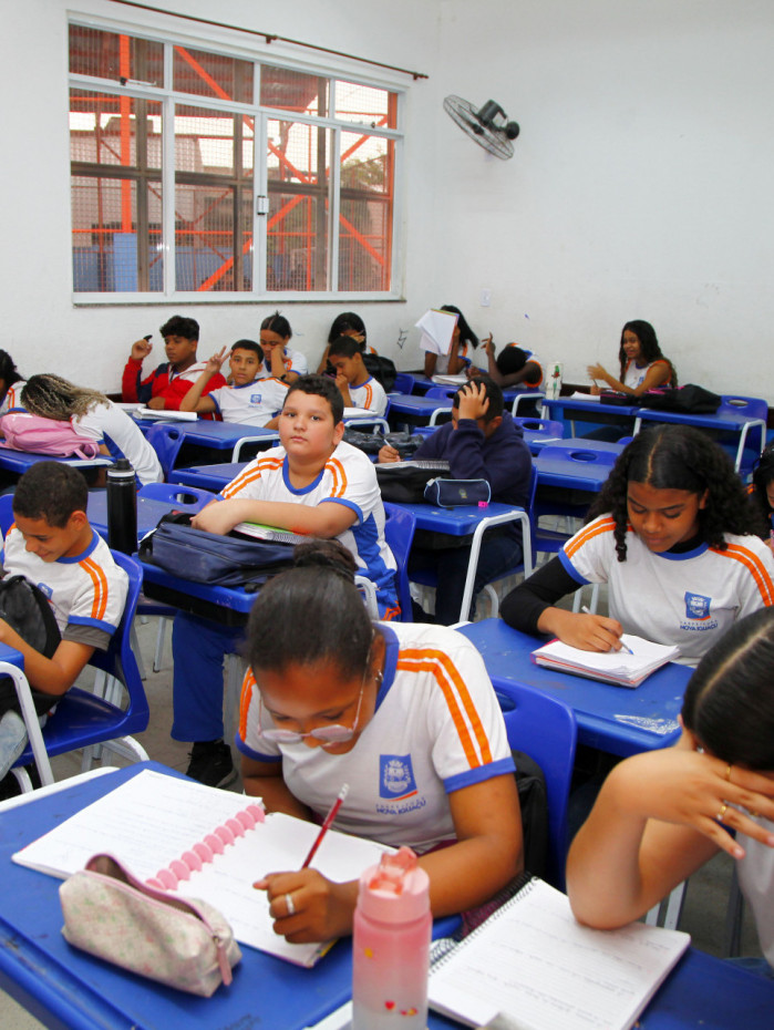 Alunos da Escola Municipal Dr. Jos&eacute; Fr&oacute;es Machado