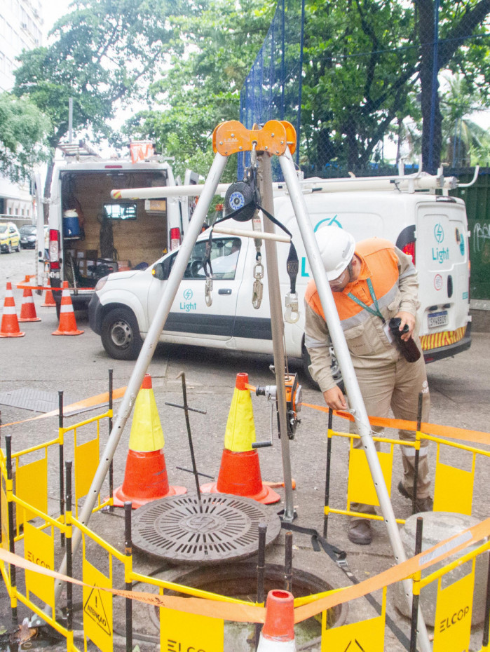 Equipe da Light trabalham na regi&atilde;o do Leme e Copacabana desde s&aacute;bado