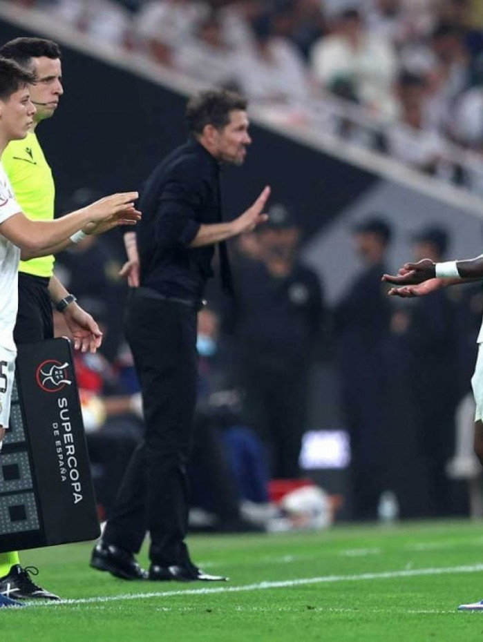 Simeone pede desculpas a Vini Jr: “N&atilde;o fui bem”