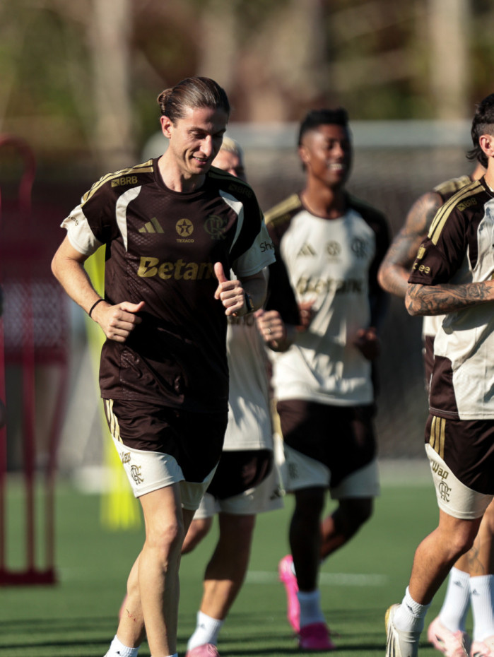 Filipe Lu&iacute;s comanda primeiro treino do Flamengo em 2026