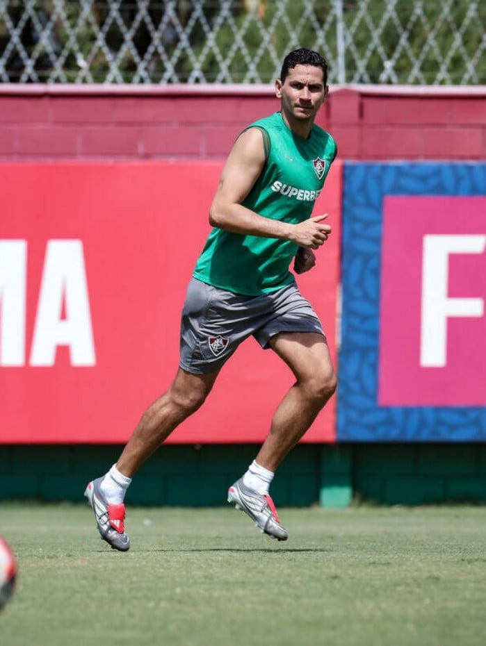 Ganso sofre entorse no tornozelo esquerdo em treino do Fluminense