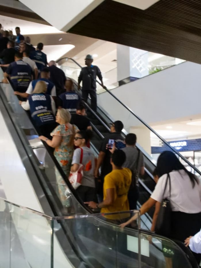 Equipes da Subprefeitura da Grande Tijuca circularam pela shopping durante reabertura