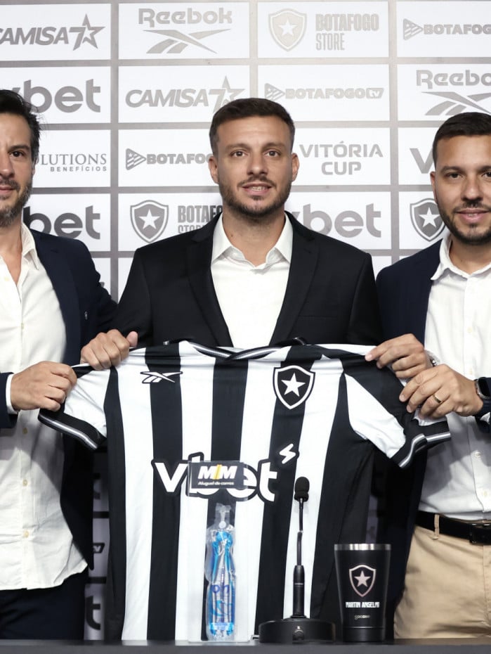 Martín Anselmi foi oficialmente apresentado no Fogão e comentou a forma como o time deve jogar