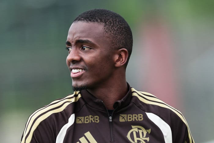 Andrew tem grandes chances de come&ccedil;ar o Fla-Flu como titular