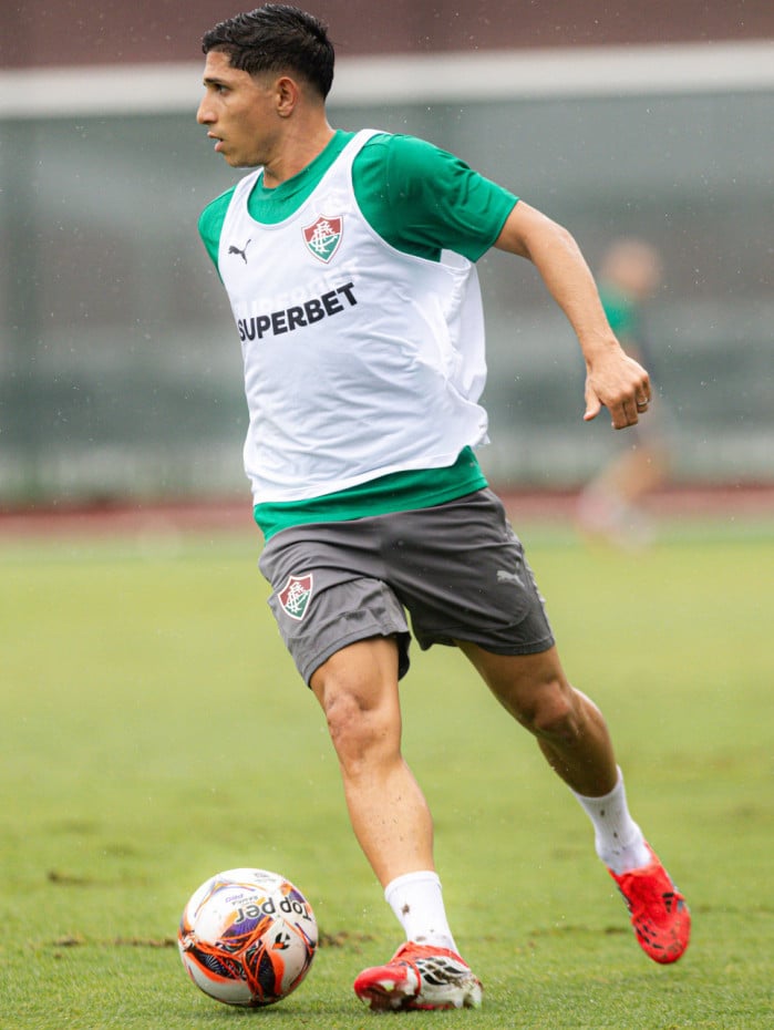 Savarino pode ser novidade no time do Fluminense contra o Grêmio