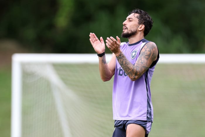 Alex Telles assumiu papel de lideran&ccedil;a no elenco do Alvinegro