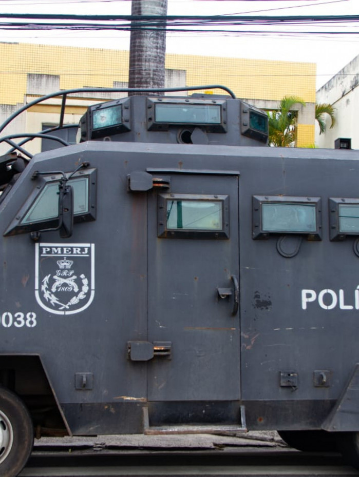 Equipes do 17&ordm; BPM realizaram uma opera&ccedil;&atilde;o no Morro do Dend&ecirc; na manh&atilde; desta sexta-feira (30)