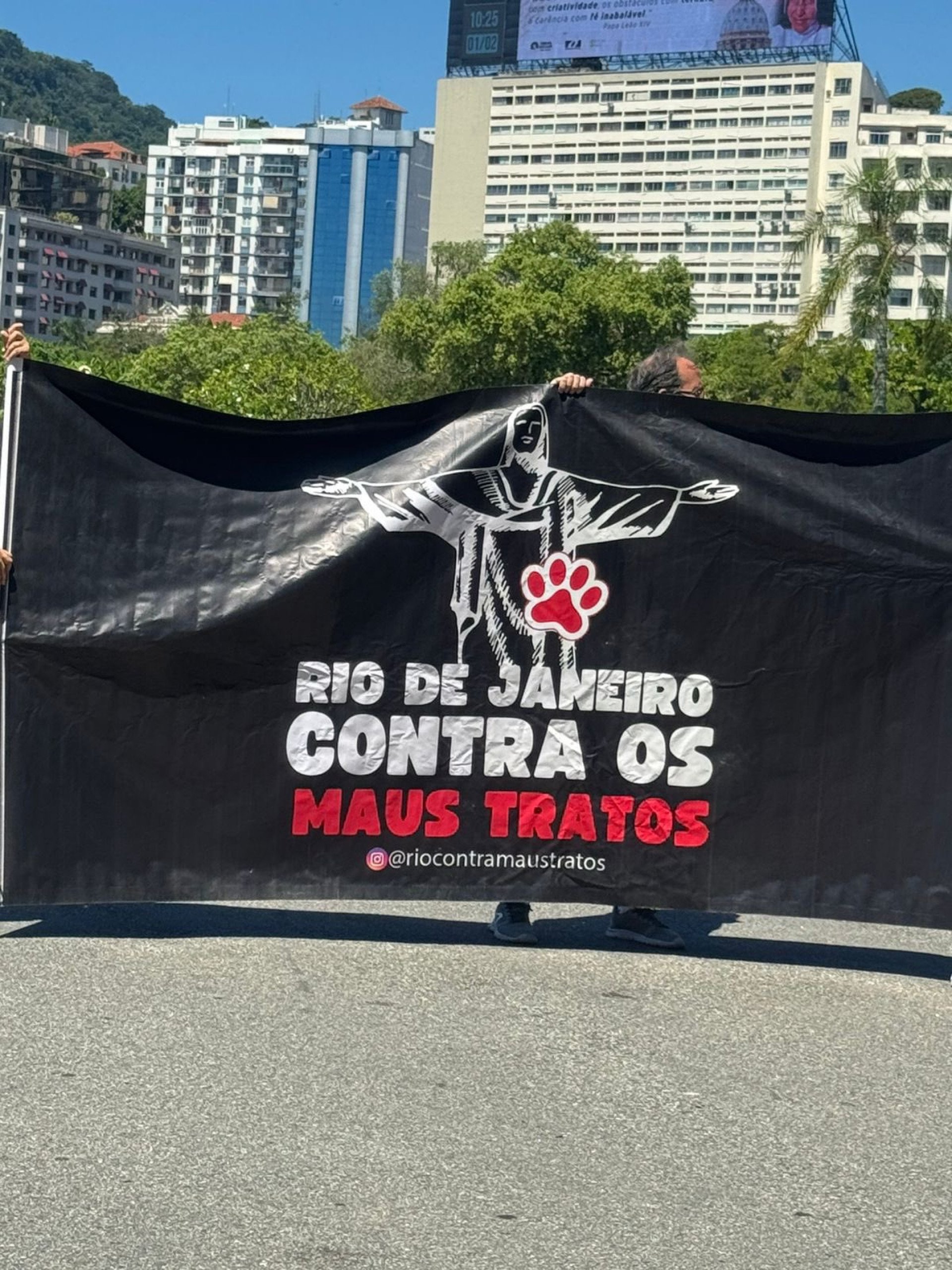protesto orelha