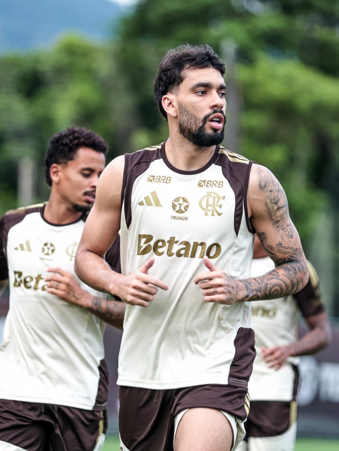 Lucas Paquet&aacute; ir&aacute; reencontrar a torcida do Meng&atilde;o em casa ap&oacute;s sete anos atuando na Europa