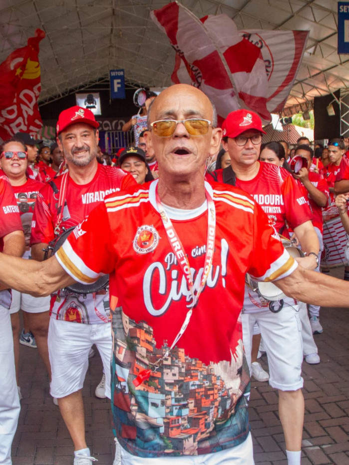 Ci&ccedil;a &eacute; o mestre de bateria da Viradouro