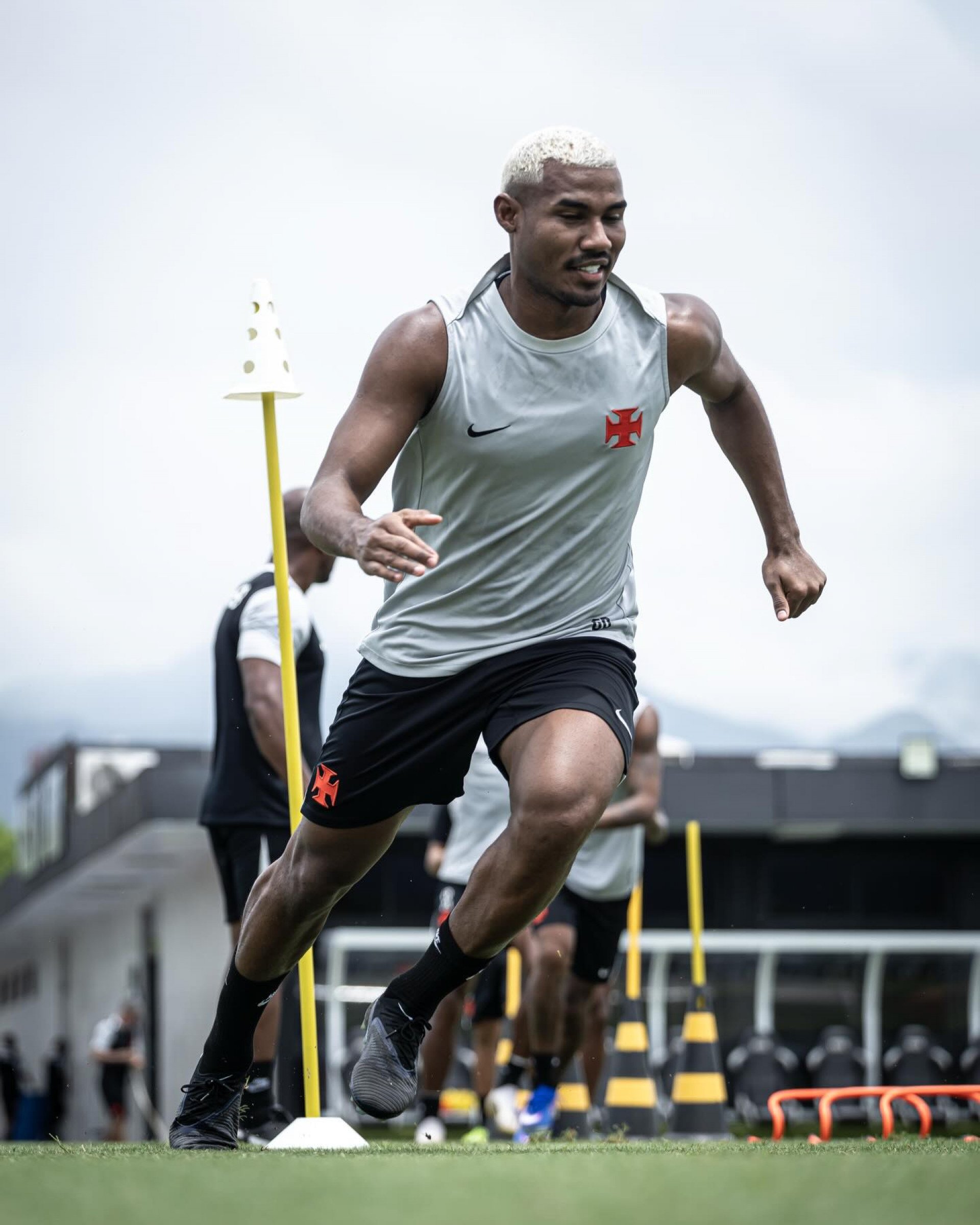 Cuiabano foi oficializado ontem à tarde e já treinou com a equipe do Vasco