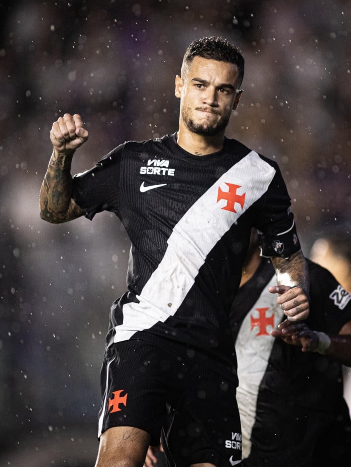 Especialista em chutes de fora e cruzamentos, Coutinho fez grande exibi&ccedil;&atilde;o ontem em S&atilde;o Janu&aacute;rio