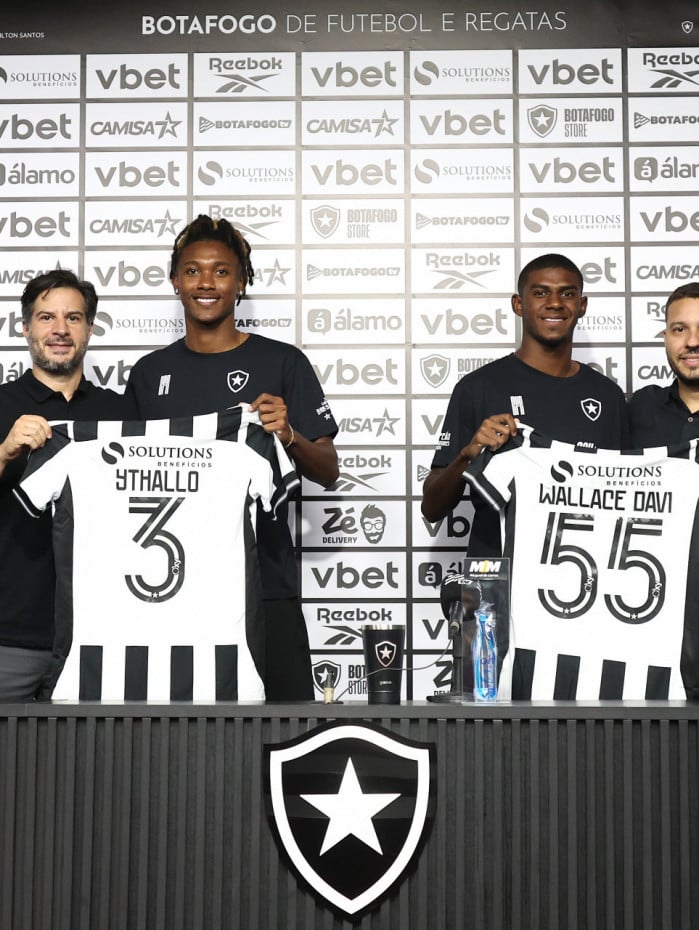 Ythallo e Wallace Davi foram apresentados no Botafogo