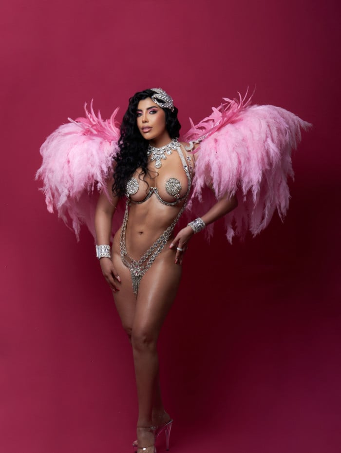 Argentina com cora&ccedil;&atilde;o de sambista, Tais Ibarra ser&aacute; uma das musas do desfile da Mangueira em 2026 