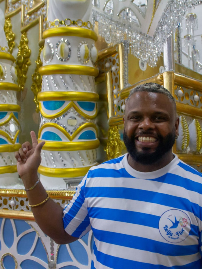 Jo&atilde;o Vitor Ara&uacute;jo assina desfile da Beija-Flor 