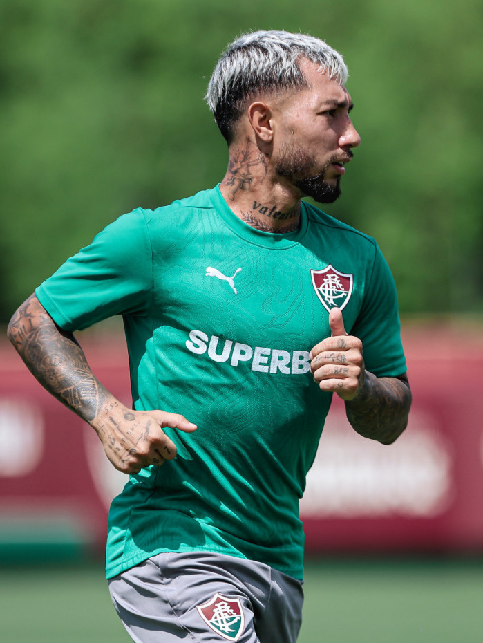 Lucho Acosta durante treino 