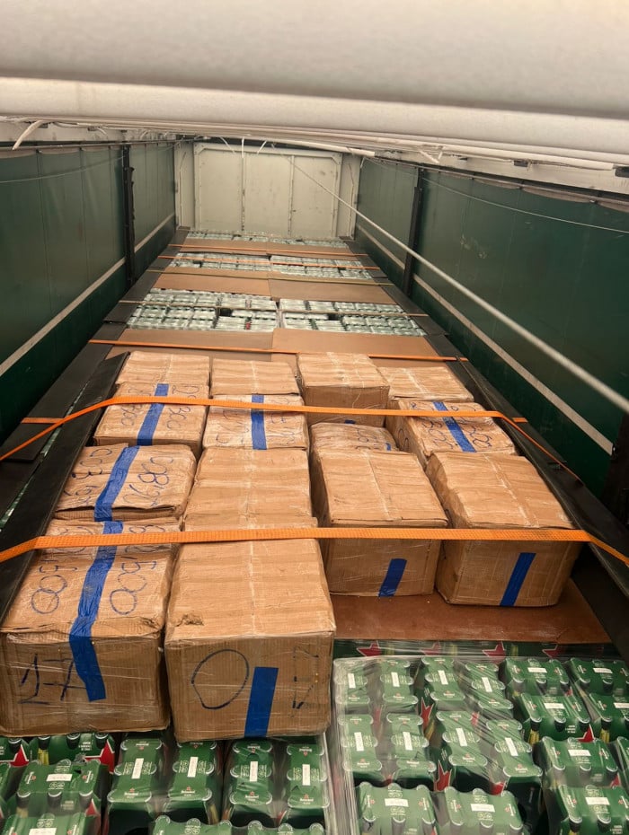 Entorpecentes ficavam escondidos em caminh&otilde;es de carga de cerveja 