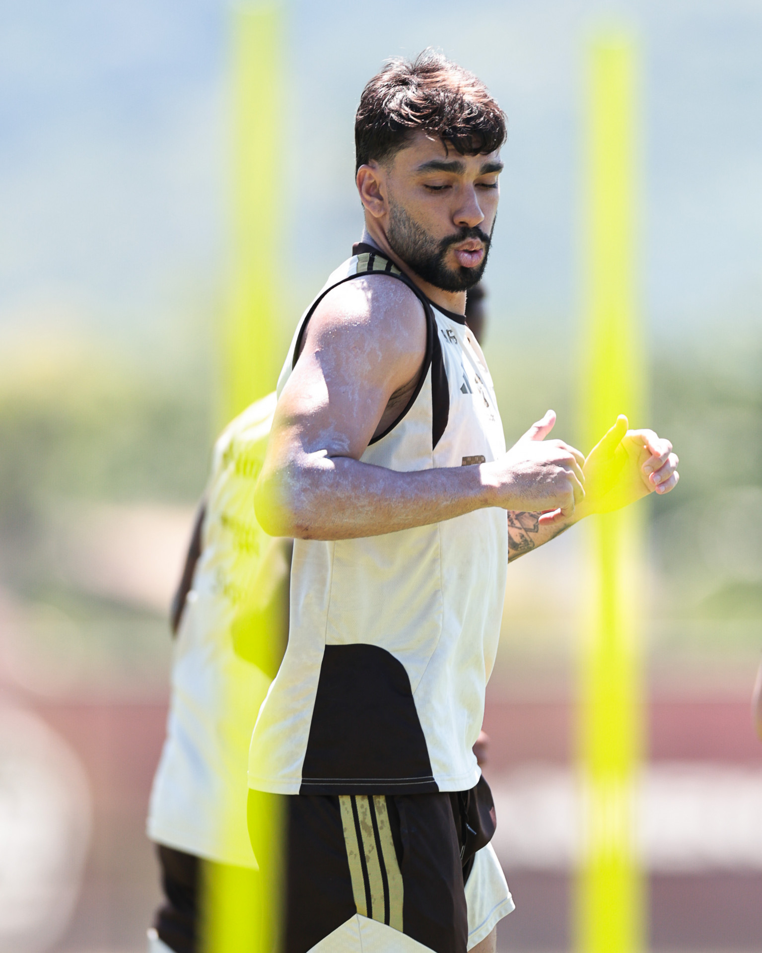 Paquetá pode atuar na primeira linha de meio-campo com as ausências de Jorginho e Saúl