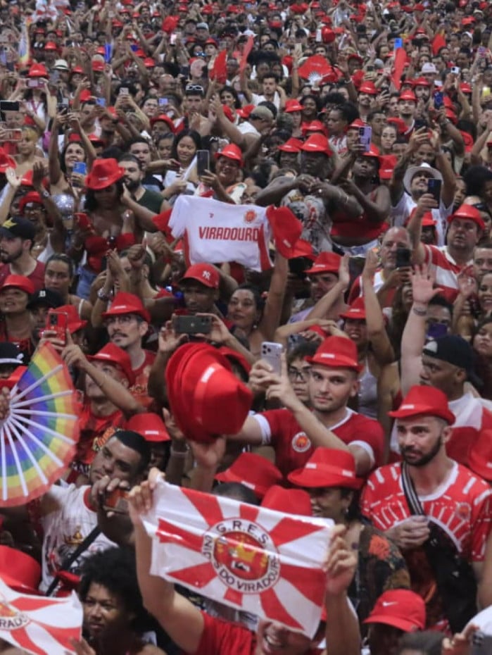 Viradouro celebrou t&iacute;tulo do Carnaval 2026 na quadra em Niter&oacute;i com multid&atilde;o de torcedores