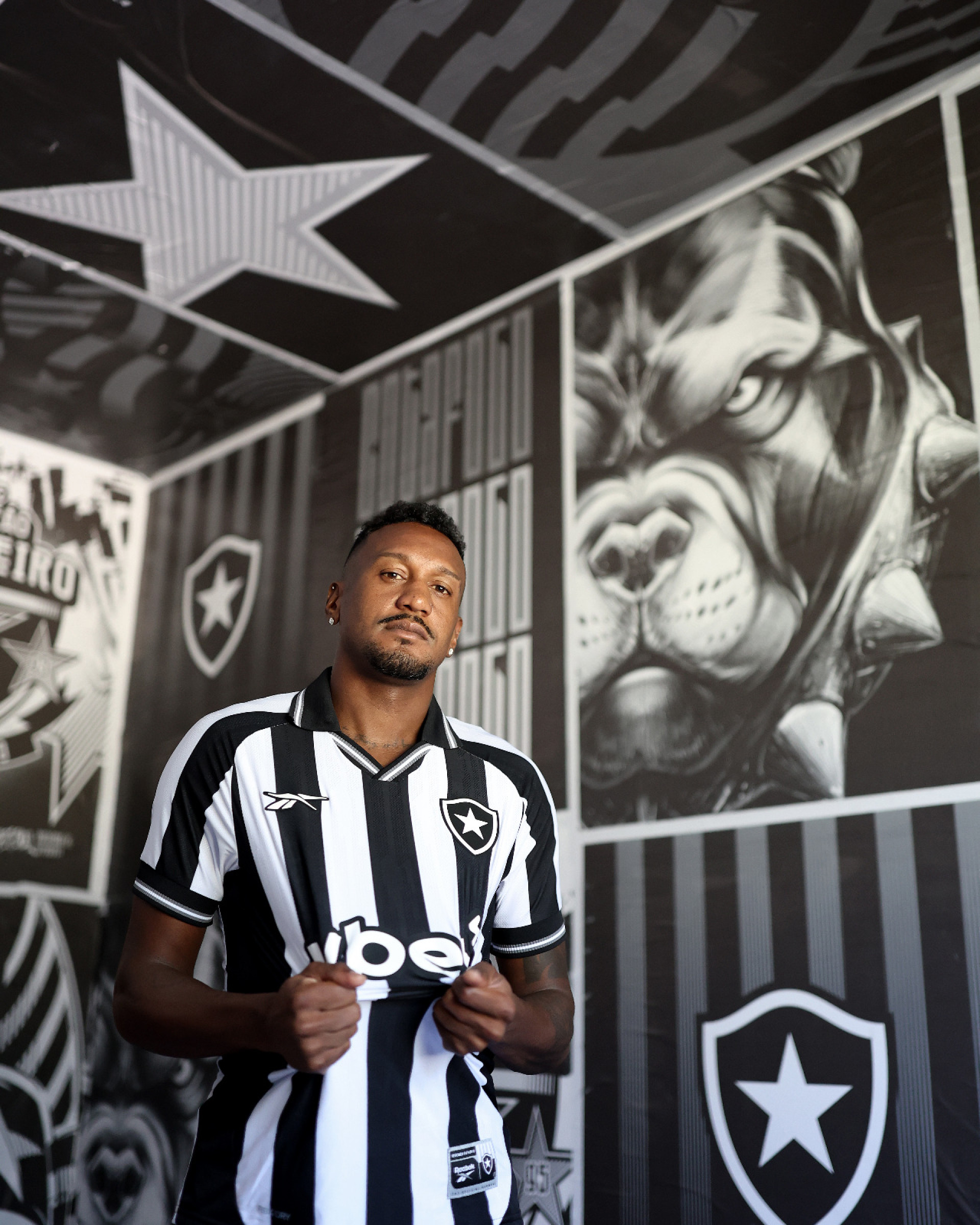 Aos 36 anos, Edenilson aumenta o leque de opções de Martín Anselmi no meio de campo do Bota