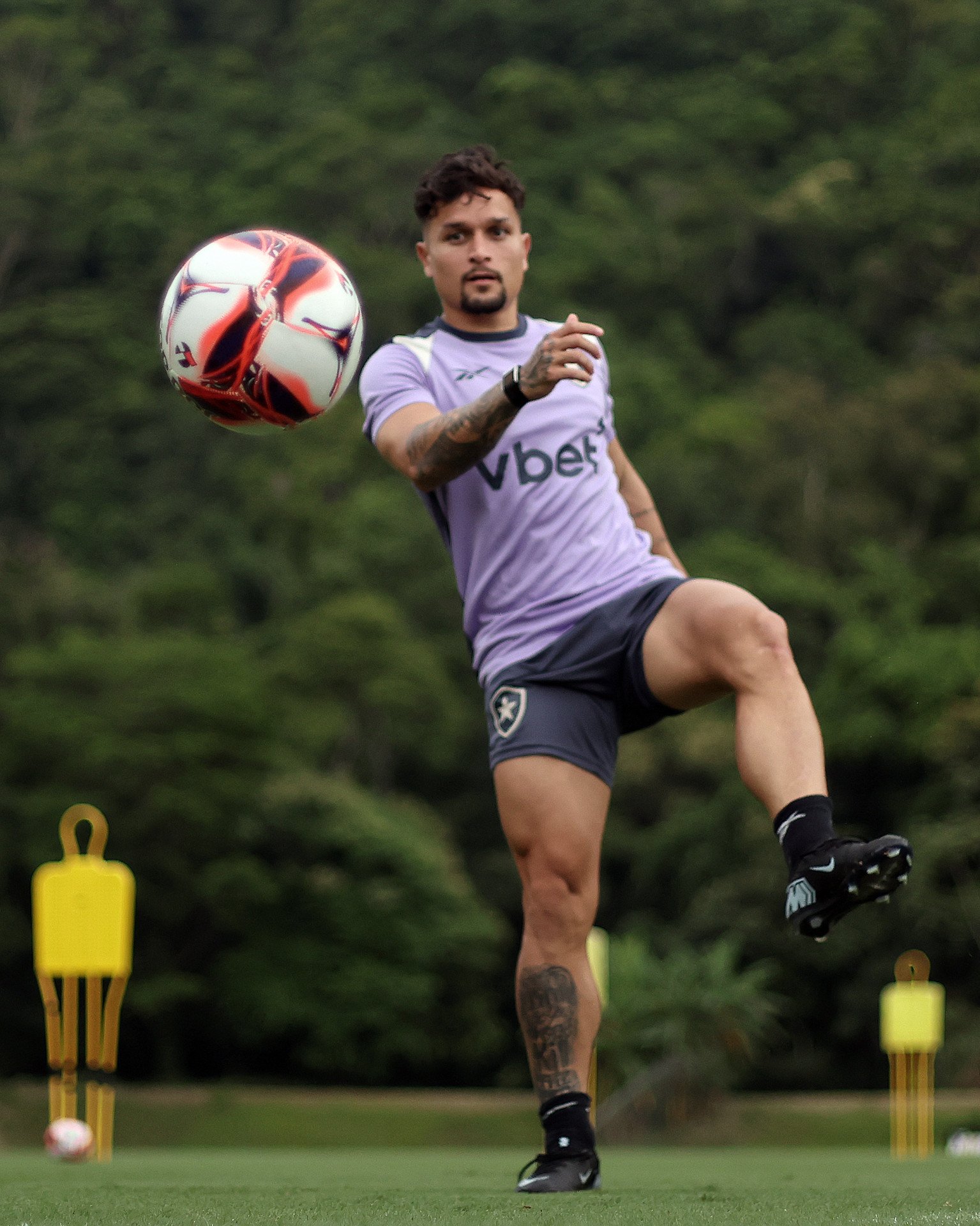  Artur recebeu oportunidade como meia