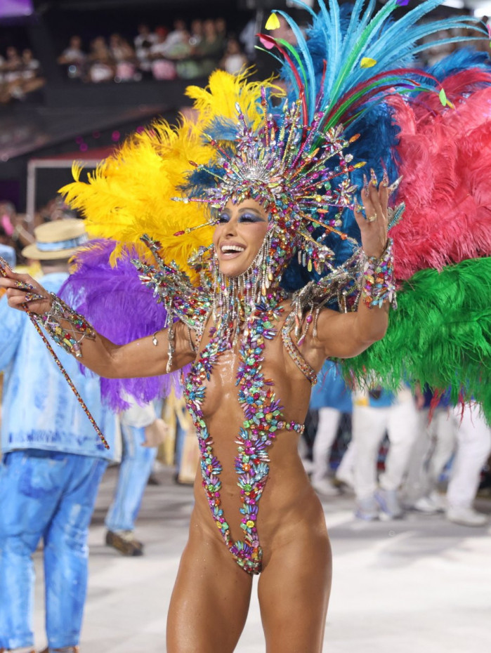  Sabrina Sato &eacute; rainha de bateria da Vila Isabel