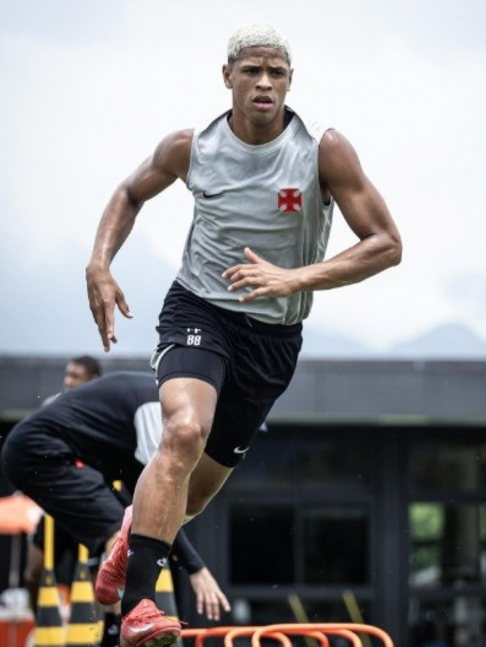 Cauan Barros em treino do Vasco