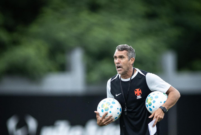 Lazaroni comandou treino na pausa