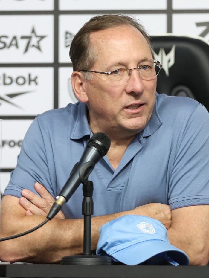 John Textor foi afastado do comando da SAF do Botafogo em abril