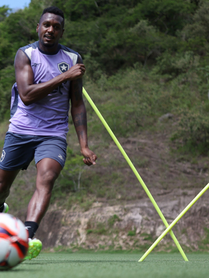 Edenilson. Treino do Botafogo, Espaco Lonier. 20 de Fevereiro de 2026, Rio de Janeiro, RJ, Brasil. Foto: Vitor Silva/Botafogo. 
Imagem protegida pela Lei do Direito Autoral Nº 9.610, DE 19 DE FEVEREIRO DE 1998. Sendo proibido qualquer uso comercial, remunerado e manipulacao/alteracao da obra.