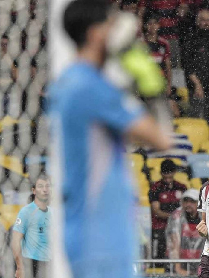 Filipe Lu&iacute;s vive pior crise no Flamengo e cobran&ccedil;as aumentam