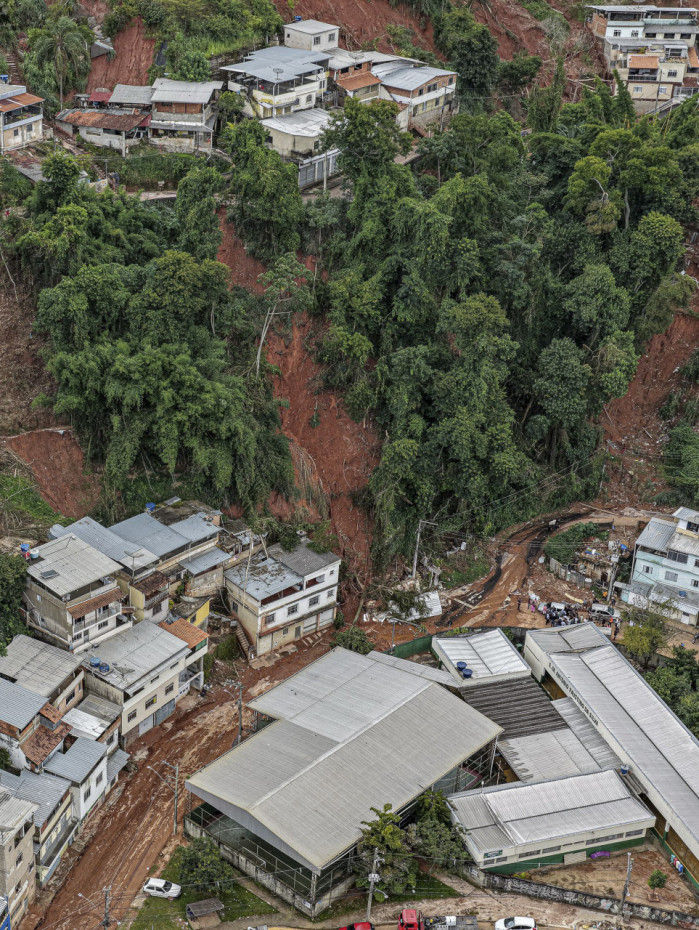 Lula visita &aacute;reas afetadas por enchentes, em Minas Gerais