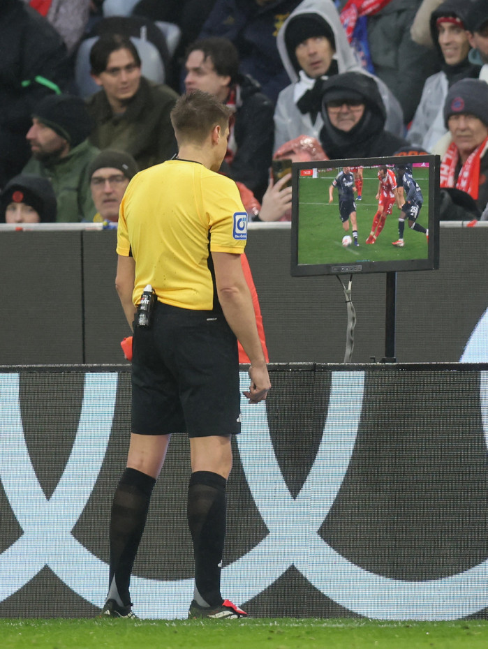 Árbitro poderá ser chamado para revisar segundo cartão amarelo no VAR