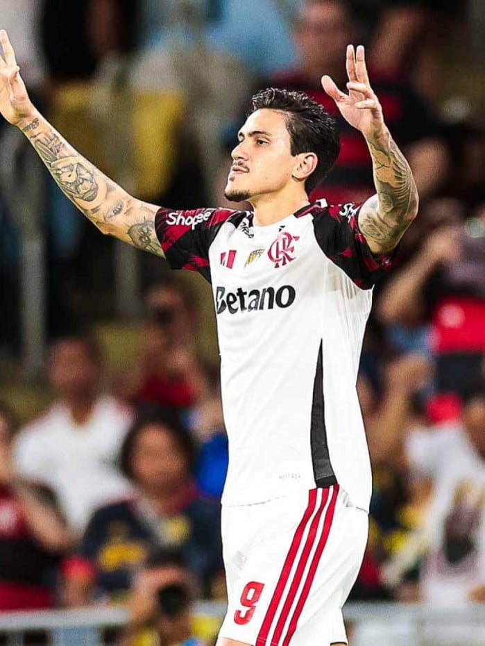 Flamengo massacra o Madureira por 8 a 0 e confirma Fla-Flu na final do Carioca