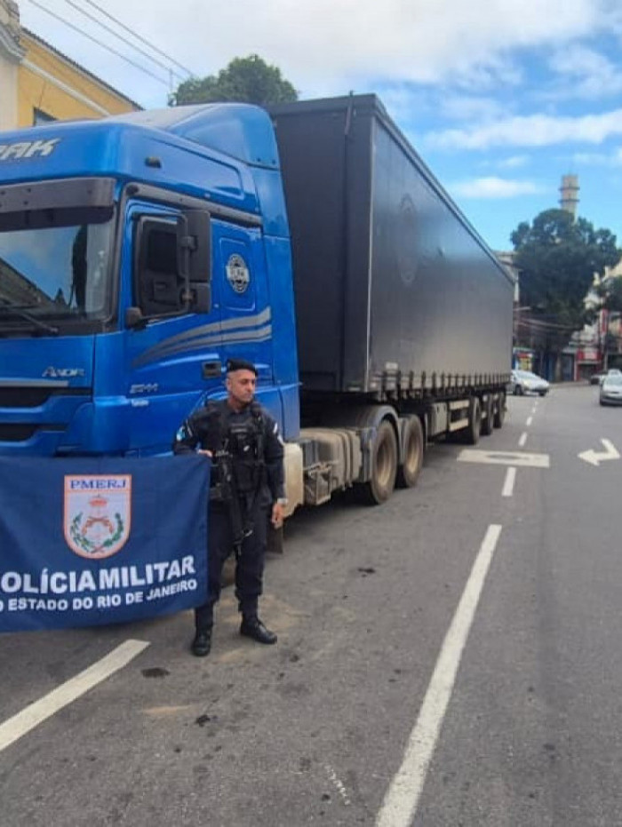Carga de bebidas &eacute; recuperada por policiais