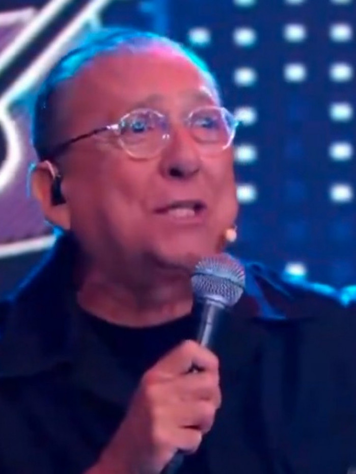 Galv&atilde;o Bueno solta a voz no 'Programa do Ratinho'