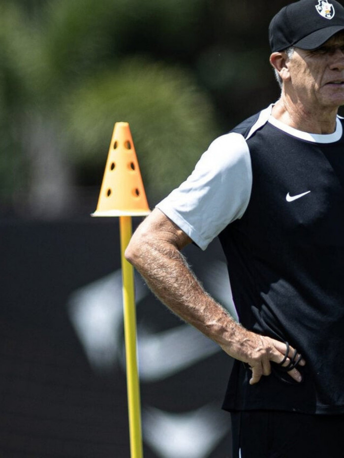 Vasco pretende priorizar a contrata&ccedil;&atilde;o de dois meio-campistas na janela dom&eacute;stica