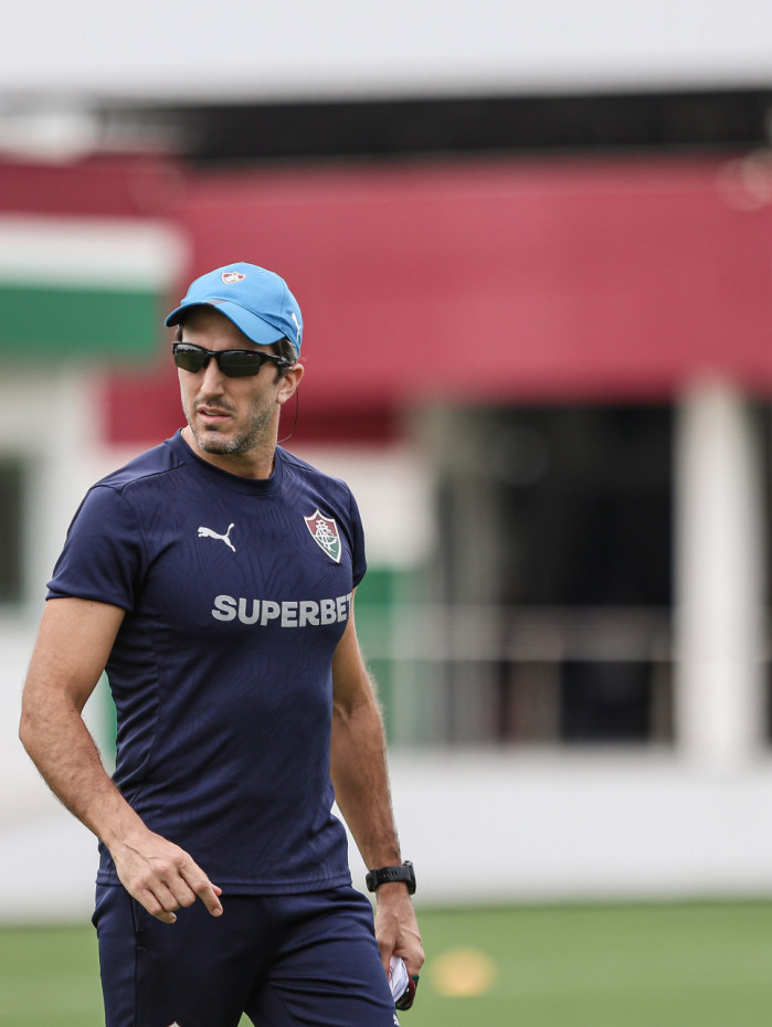 Luis Zubeld&iacute;a em a&ccedil;&atilde;o durante treino do Fluminense, no CT Carlos Castilho
