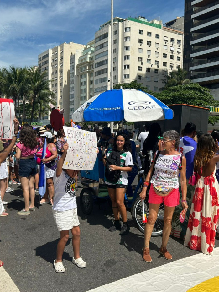 Ato em Copacabana em homenagem ao Dia Internacional da Mulher