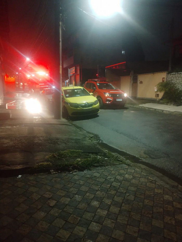 Inc&ecirc;ndio na Rua Murilo Vasconcelos deixa mulher e crian&ccedil;a mortas