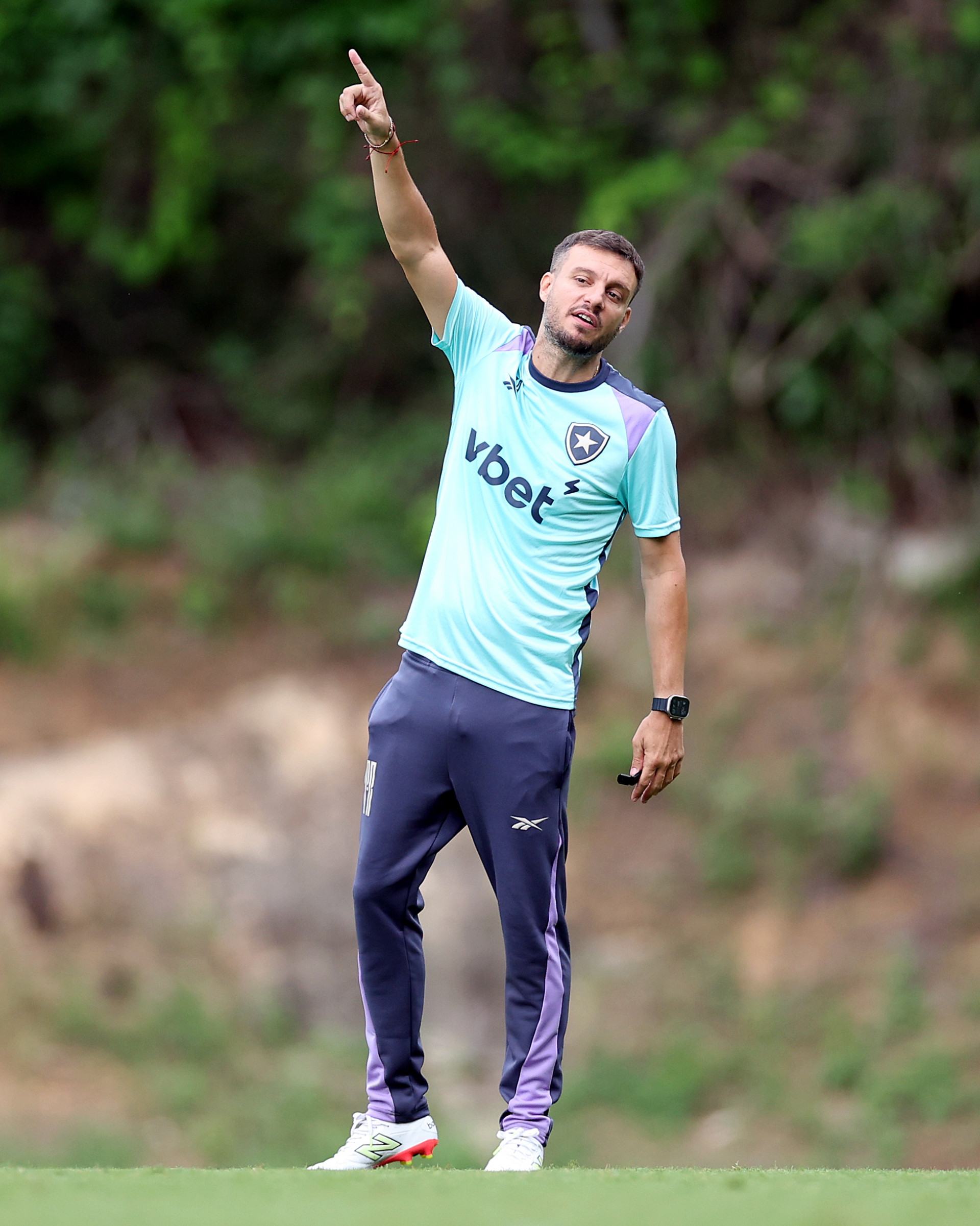 Apesar da eliminação, Anselmi tem voto de confiança da direção