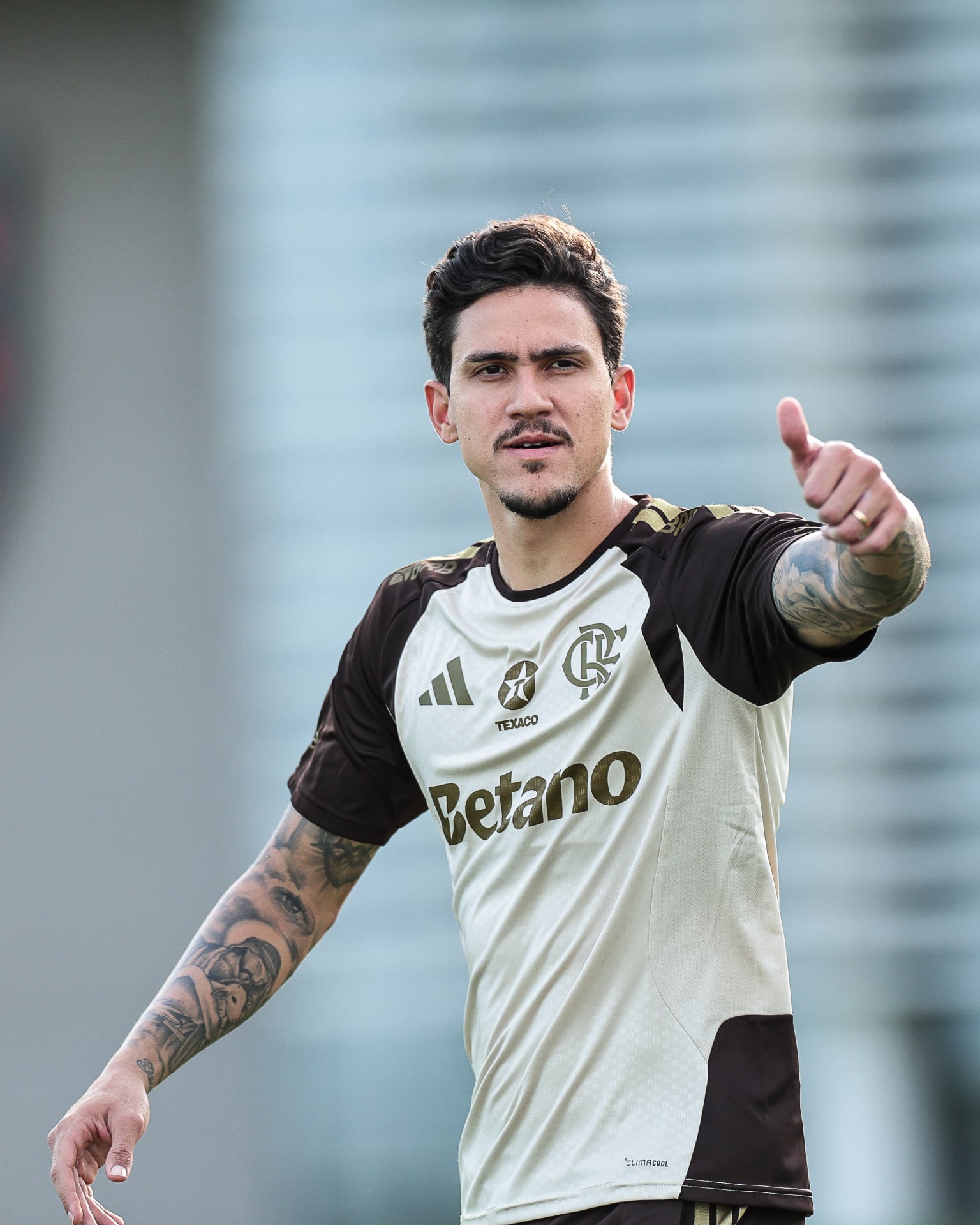 Flamengo ainda não encontrou um jogador para disputar posição com Pedro