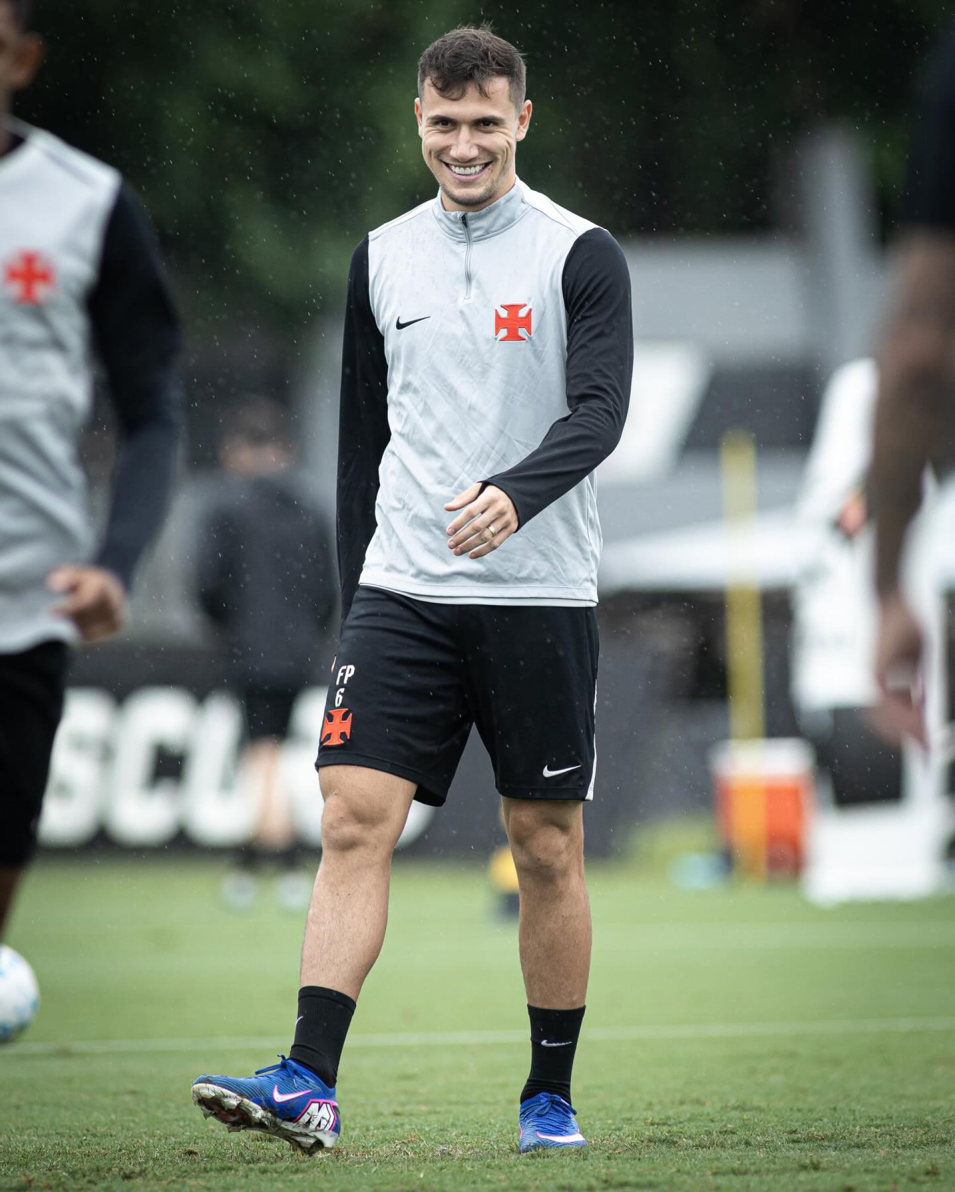 Lucas Piton deve começar a partida contra o Palmeiras como titular