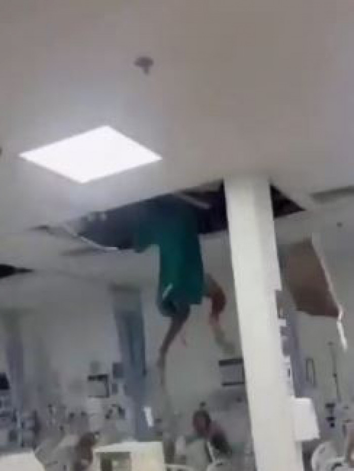 Paciente chegou a ficar pendurado no teto antes de cair