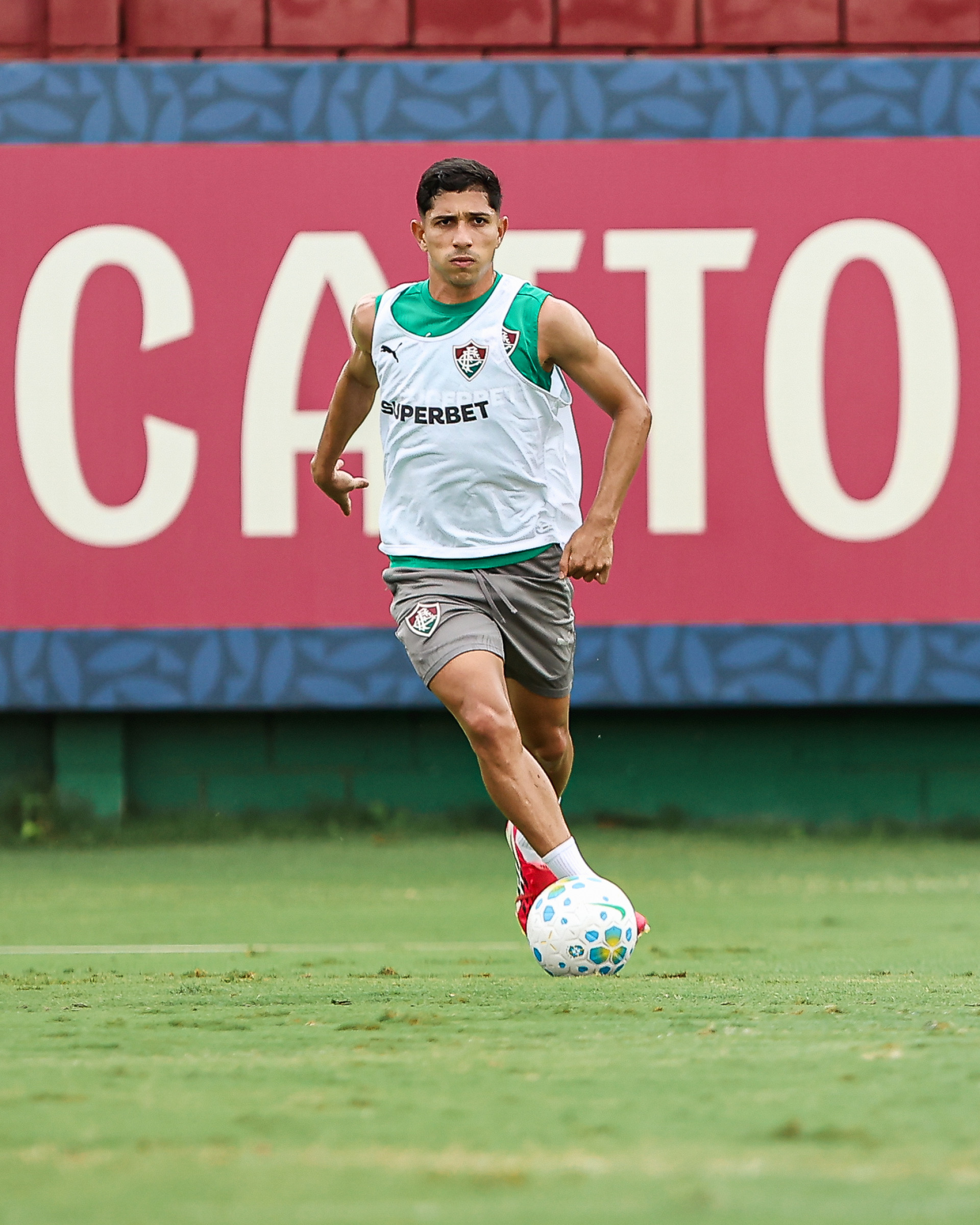 Zubeldía conta com Savarino para ajudar a manter série invicta no Maraca