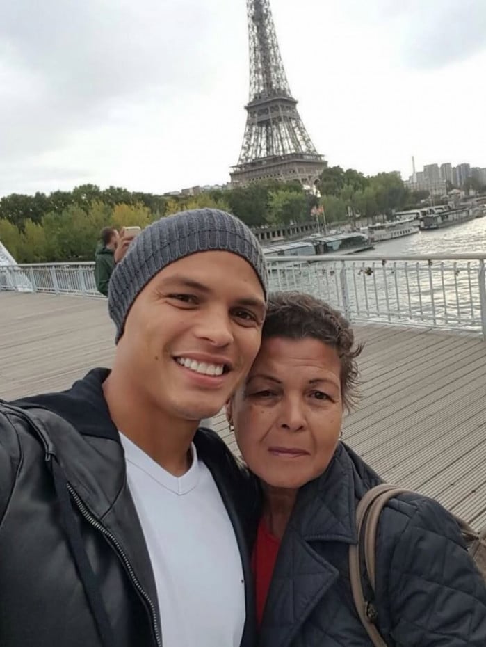 Thiago Silva com a m&atilde;e