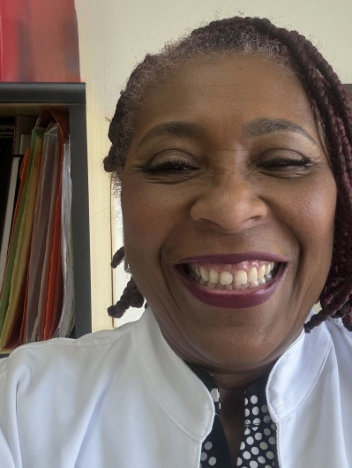 Andr&eacute;a Marins era ginecologista e cirurgi&atilde; geral